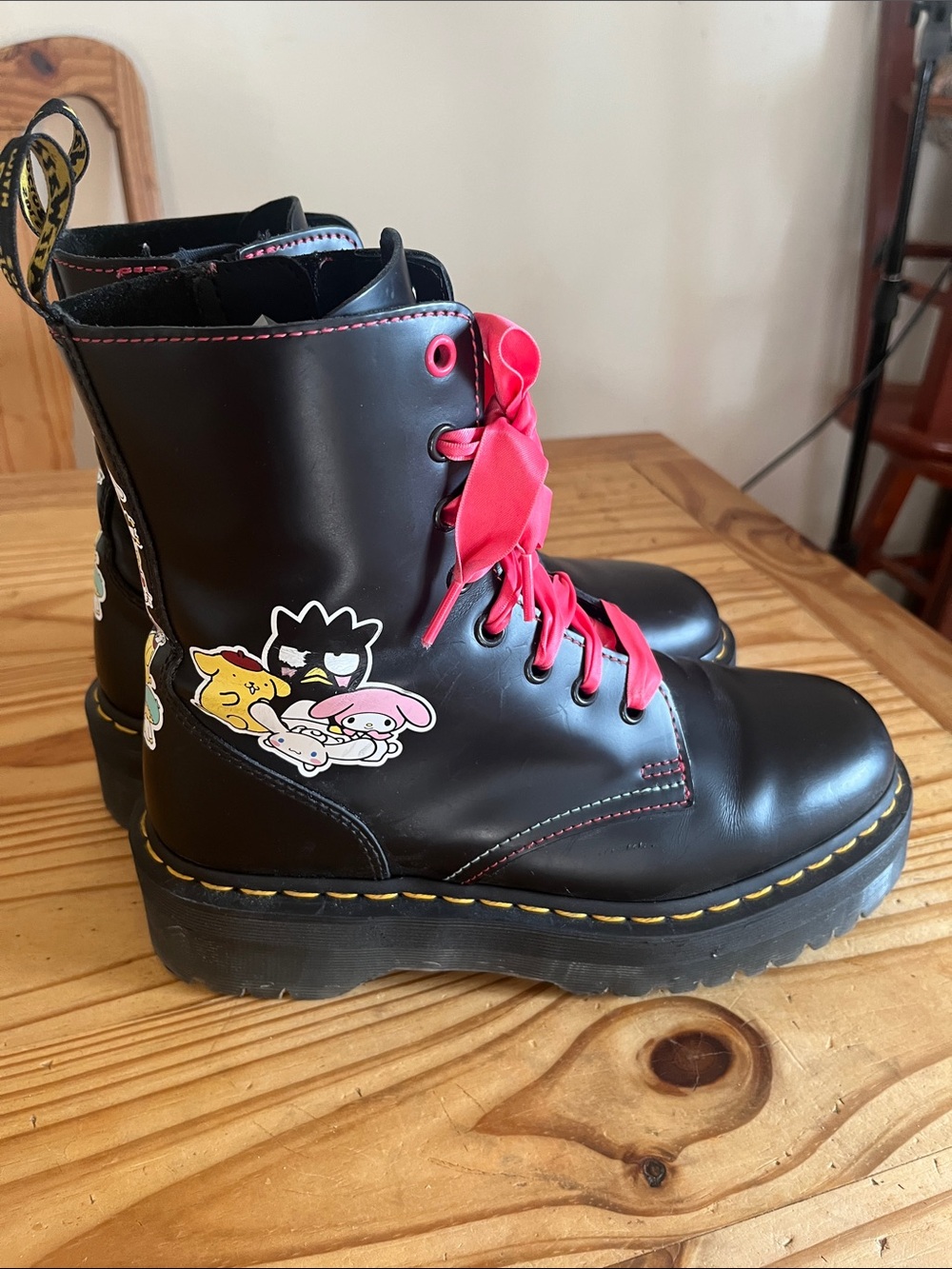Dr. Martens x Hello Kitty and Friends Jadon - Picture 2 of 15